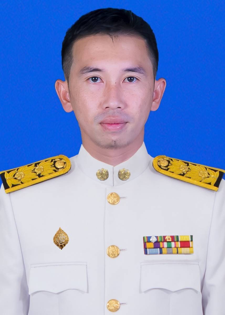 นายพรธวัช ประลอบพันธ์