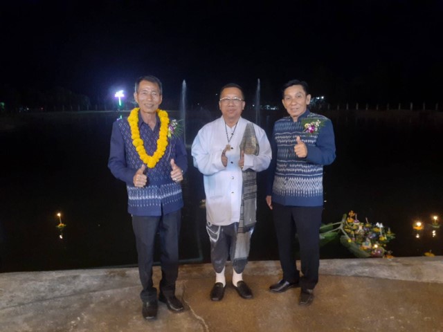 ดร.ชูพงศ์ คำจวง นายกองค์การบริหารส่วนจังหวัดสกลนคร ร่วมพิธีเปิดงานประเพณีลอยกระทง เทศบาลตำบลเทศบาลดงมะไฟ ประจำปี 2566 ณ บริเวณสวนสาธารณะหนองแวง ตำบลขมิ้น อ.เมือง จ.สกลนคร