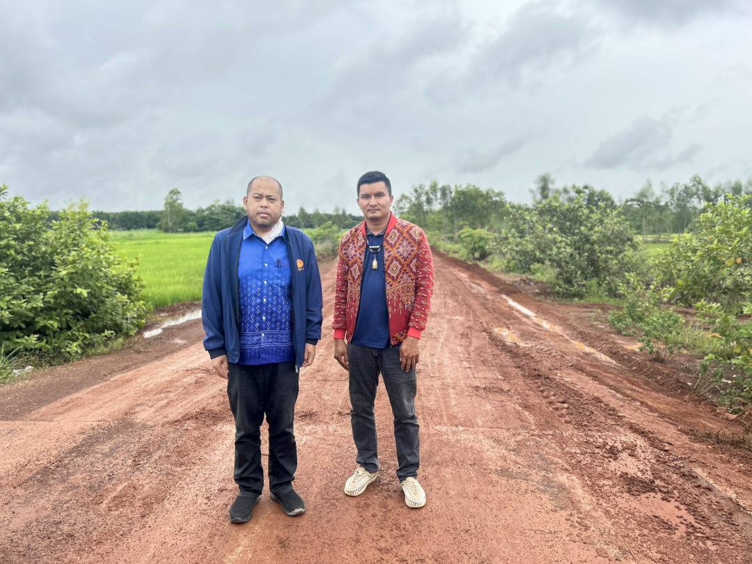 อบจ.สกลนคร ลงพื้นที่ติดตามความคืบหน้าการซ่อมแซมถนน เส้นทางบ้านโนนเสาขวัญ – หนองกะเดา เพื่อความปลอดภัยของประชาชน