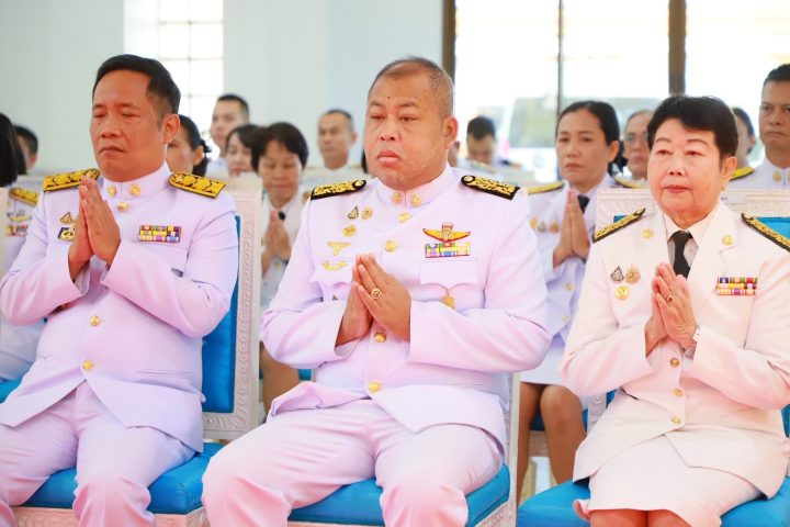 อบจ.สกลนคร ร่วมพิธีทำบุญตักบาตร เนื่องใน “วันนวมินทรมหาราช” ประจำปี 2568