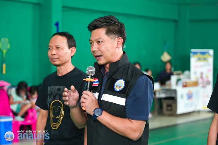 อบจ.สกลนคร ร่วมเปิดการแข่งขันกีฬาแบดมินตันประจำปี เสริมสุขภาพและความสามัคคีของสมาชิกชมรม