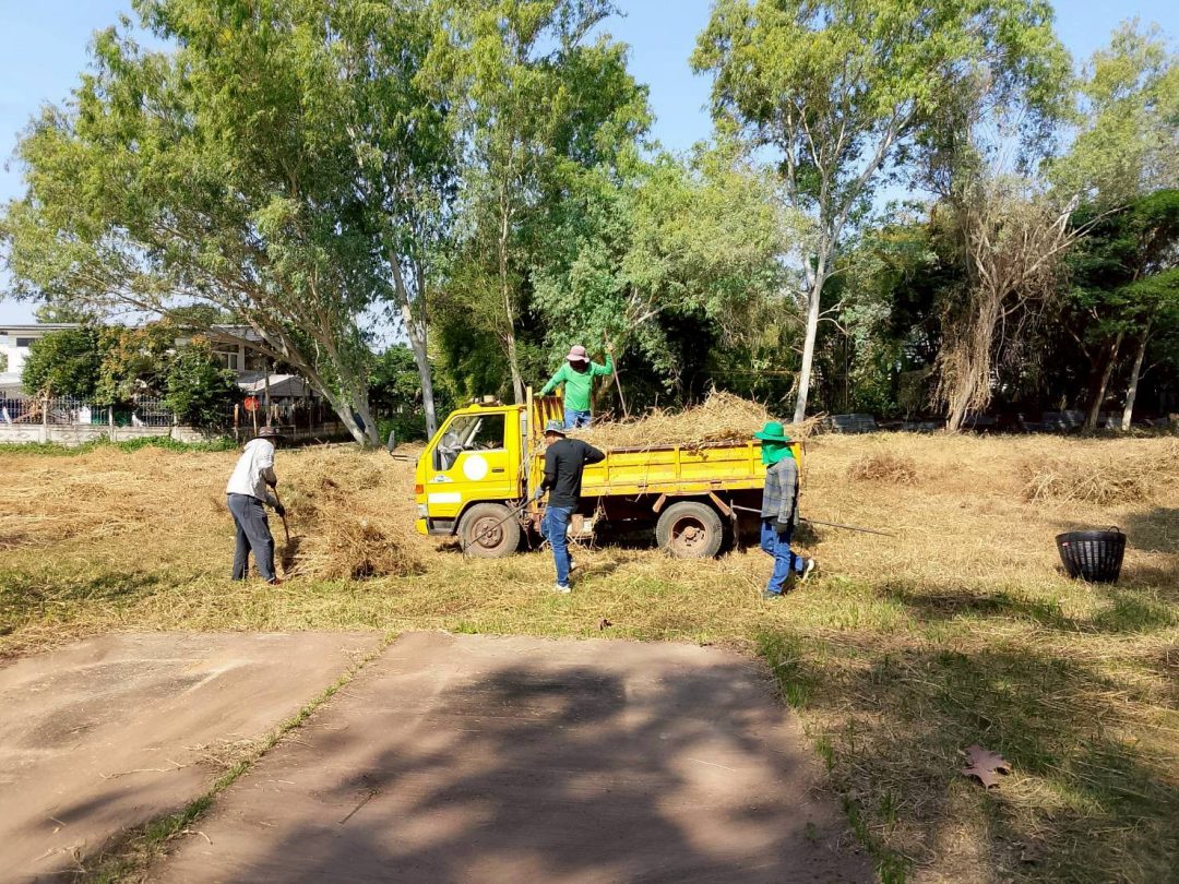 อบจ.สกลนคร จัดเจ้าหน้าที่สำนักช่างลงพื้นที่ปรับปรุงภูมิทัศน์ศูนย์สงเคราะห์ผู้ด้อยโอกาสอำนวยความสะดวกประชาชน