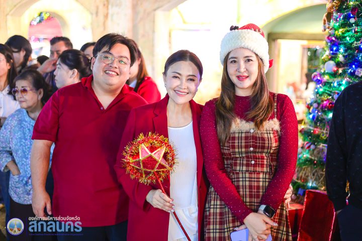 อบจ.สกลนคร ร่วมชมขบวนแห่ดาวคริสต์มาส 2025 สืบสานวัฒนธรรมชุมชนท่าแร่