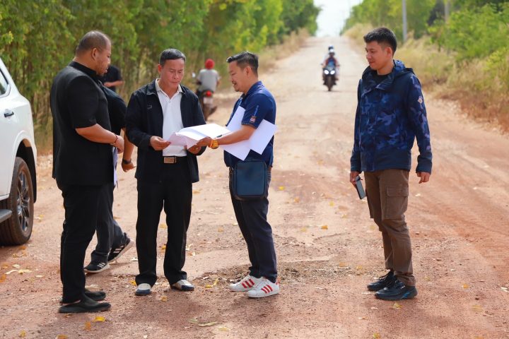 อบจ.สกลนคร ลงพื้นที่ตรวจสอบถนนบ้านดงบัง อำเภอเจริญศิลป์ หลังประชาชนแจ้งปัญหาถนนชำรุด