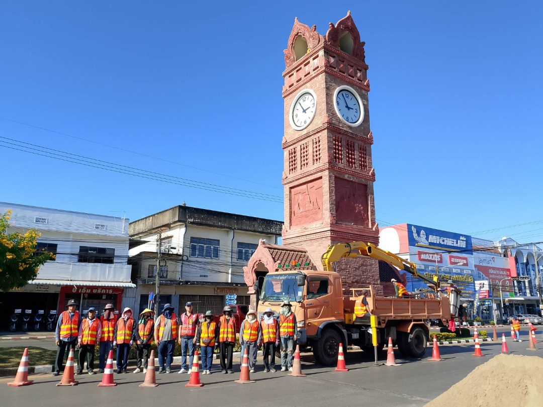 อบจ.สกลนคร เร่งซ่อมแซมหอนาฬิกาจังหวัด เพิ่มความปลอดภัยและเสริมสร้างทัศนียภาพเมือง