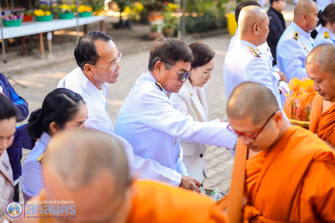 อบจ.สกลนคร ร่วมพิธีทำบุญตักบาตรถวายพระราชกุศล เฉลิมพระเกียรติวันคล้ายวันประสูติ สมเด็จพระเจ้าลูกเธอ เจ้าฟ้าสิริวัณณวรี นารีรัตนราชกัญญา