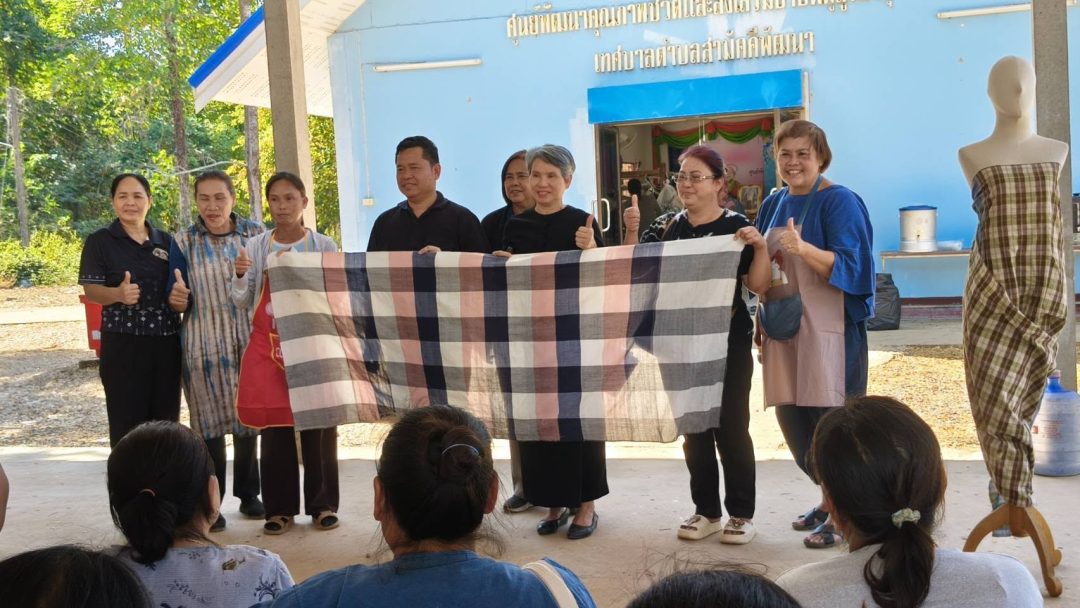 อบจ.สกลนคร กองสวัสดิการสังคม ดำเนินโครงการฝึกอบรมทักษะอาชีพสตรี รุ่นที่ 1 มุ่งสร้างงาน สร้างรายได้สู่ชุมชนอากาศอำนวย