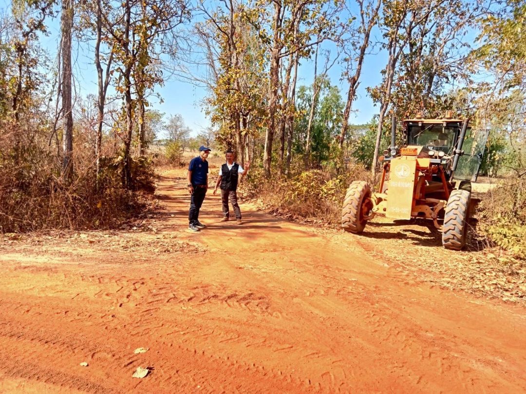 อบจ.สกลนคร เร่งพัฒนาโครงสร้างพื้นฐาน ลงพื้นที่ปรับปรุงถนนสายบ้านสร้างแป้น – บ้านงิ้ว เพื่อความสะดวกปลอดภัยของประชาชน