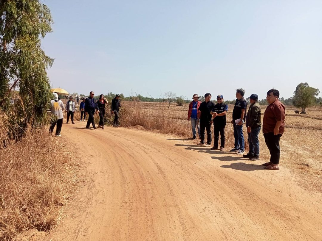 อบจ.สกลนคร สำนักช่าง ฝ่ายก่อสร้างและซ่อมบำรุง ลงพื้นที่สำรวจสภาพถนนลูกรังสาย สน.ถ 1-0024 ช่วงบ้านขาว อ.วาริชภูมิ – บ้านหนองแวง อ.ส่องดาว