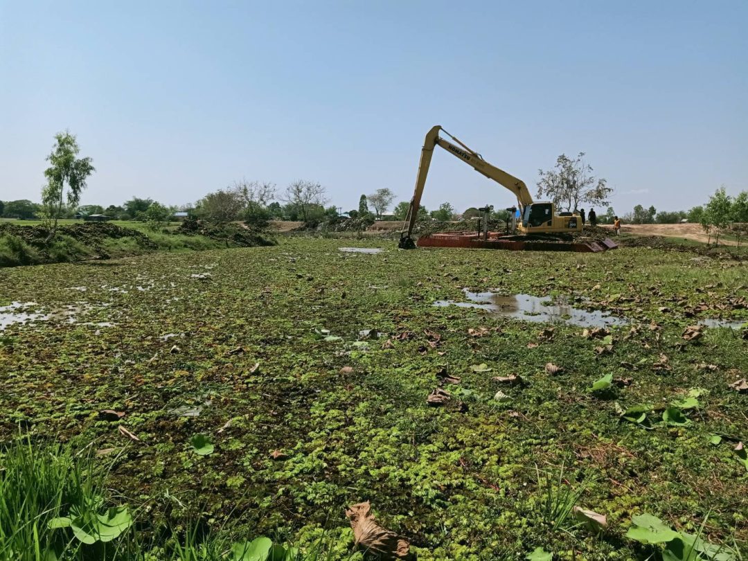 อบจ.สกลนคร เร่งขุดลอกกำจัดวัชพืช เปิดทางระบายน้ำเพื่อพี่น้องประชาชน