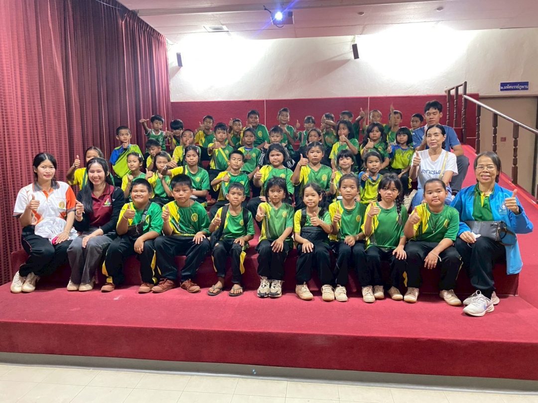 อบจ.สกลนคร ให้การต้อนรับคณะครูและนักเรียน เข้าศึกษาเรียนรู้พิพิธภัณฑ์ภูพานและท้องฟ้าจำลอง