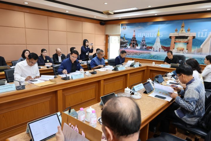 อบจ.สกลนคร การประชุมในครั้งนี้ มีการพิจารณาเรื่องการบริหารงานบุคคล การบรรจุแต่งตั้ง และการโอนย้ายข้าราชการส่วนท้องถิ่นฯ