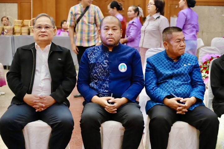 อบจ.สกลนคร ร่วมพิธีเปิดกิจกรรมโครงการพัฒนาศักยภาพสตรี ด้านการอนุรักษ์ผ้าไทย