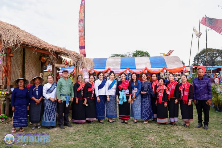 อบจ.สกลนคร ร่วมสืบสานประเพณีบุญเดือนสาม “ตักบาตรข้าวจี่ ของดีโคกศรีสุพรรณ” ครั้งที่ 10