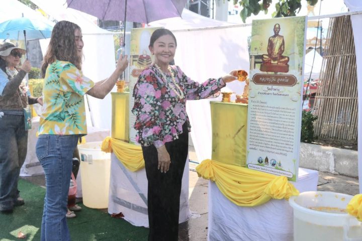 อบจ.สกลนคร ร่วมพิธีเปิดงาน มหาสงกรานต์ ถนนข้าวฮาง ถิ่นไทสกล ละเบ๋อ ประจำปี ๒๕๖๙