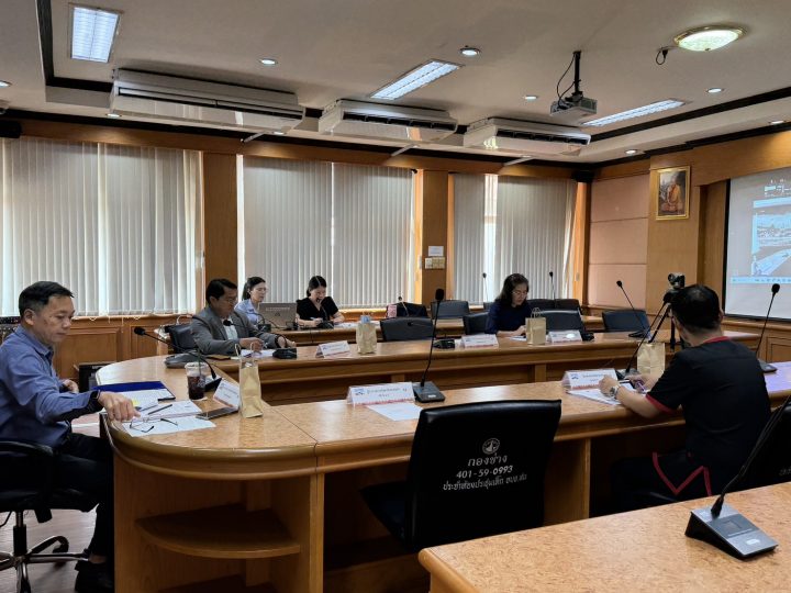 อบจ.สกลนคร ร่วมประชุมออนไลน์ zoom meeting คัดเลือกผู้ทรงคุณวุฒิและผู้แทนสถาบัน การศึกษาเป็นกรรมการกองทุนหลักประกันสุขภาพ ระดับจังหวัดสกลนคร