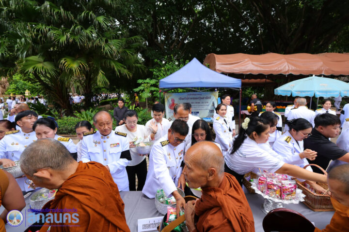 อบจ.สกลนครร่วมพิธีทำบุญตักบาตรถวายพระราชกุศล สมเด็จพระนางเจ้ารำไพพรรณี พระบรมราชินี ในรัชกาลที่ 7 เนื่องในโอกาสการประกาศยกย่องพระเกียรติคุณพระราชกรณียกิจ ในวาระ ครบรอบ 100 ปี