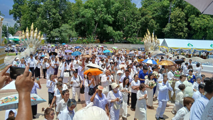 อบจ.สกลนคร ร่วมในการประกอบพิธี อัญเชิญพระบรมสารีริกธาตุ พระอรหันตธาตุและพระอัฐิธาตุฯ