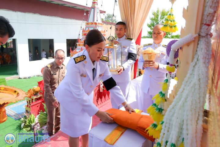 อบจ.สกลนคร ร่วมเป็นประธานฝ่ายฆราวาสในพิธีพระราชทานเพลิงศพ “พระครูสกลโพธิคุณ” อดีตที่ปรึกษาเจ้าคณะตำบลปลาโหล เขต 2 ณ วัดศรีโพธิ์ดำ อ.วาริชภูมิ