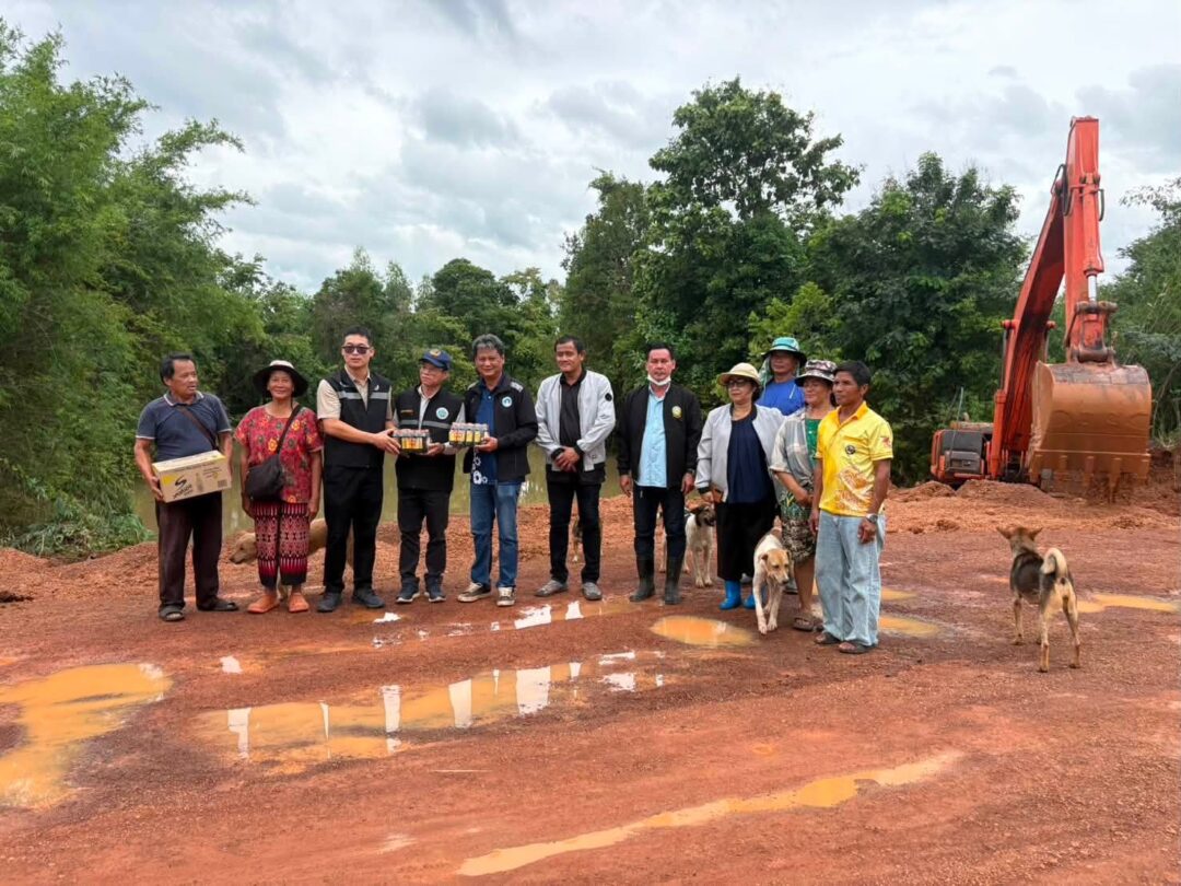 อบจ.สกลนคร ลงพื้นที่กำกับและติดตามการปฏิบัติงานของกองช่าง อบจ.สกลนคร เพื่อเร่งดำเนินการแก้ไขปัญหาถนนที่ถูกกระแสน้ำกัดเซาะจนขาดเป็นช่วงฯ