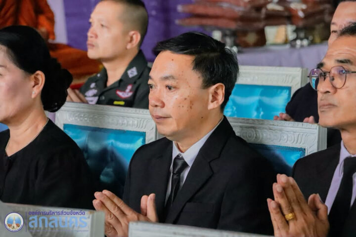 อบจ.สกลนคร ร่วมพิธีทำบุญตักบาตร ถวายภัตตาหาร และวางพวงมาลา เนื่องในงาน “วันรพี” ประจำปี 2569
