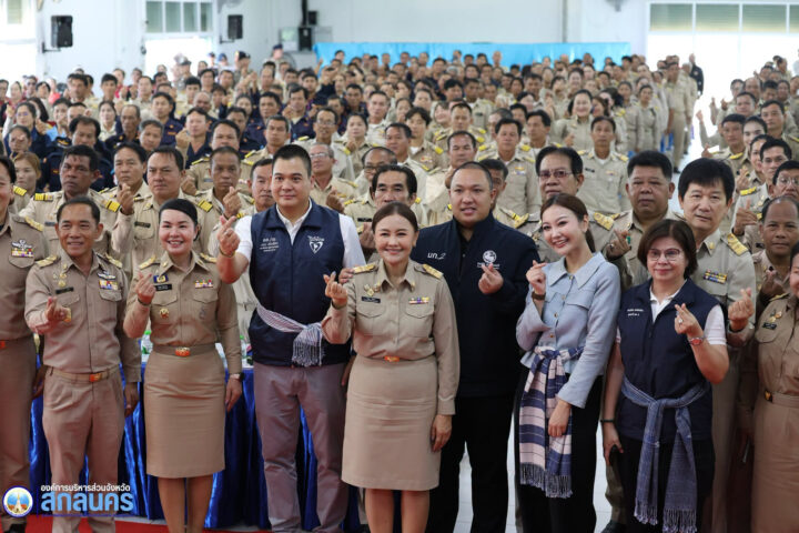 อบจ.สกลนคร ร่วมต้อนรับ รมช.มหาดไทย พลพีร์ สุวรรณฉวี ลงพื้นที่ตรวจราชการ 3 อำเภอ จังหวัดสกลนคร ประเดิมจุดแรก อ.พรรณานิคม มอบนโยบายเชิงรุก บำบัดทุกข์ บำรุงสุข แก่ผู้นำท้องที่