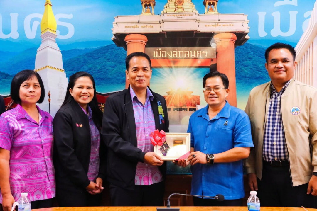 อบจ.สกลนคร ให้การต้อนรับคณะศึกษาดูงานองค์การบริหารส่วนจังหวัดอุดรธานี เข้าศึกษาดูงานการถ่ายโอนภารกิจสถานีอนามัยเฉลิมพระเกียรติ 60 พรรษาฯ