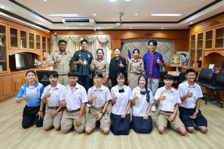 อบจ.สกลนคร มอบโอวาทและส่งกำลังใจให้วงโปงลางโรงเรียนสว่างแดนดิน ลุยศึกแข่งขันวงดนตรีพื้นบ้าน ชิงถ้วยพระราชทานฯ ครั้งที่ 1