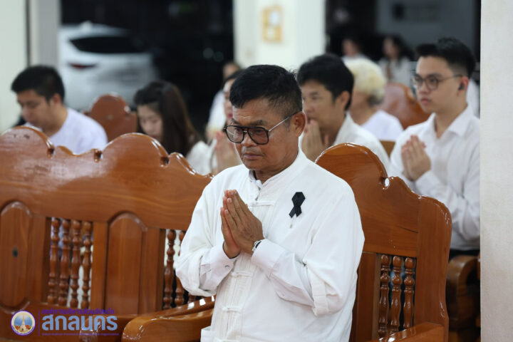 อบจ.สกลนคร ร่วมโครงการเข้าวัดปฏิบัติธรรม สวดมนต์ทำวัตรเย็น เจริญจิตภาวนาทุกวันพระ ณ วัดป่าสุทธาวาส มุ่งสู่สกลนครเมืองแห่งความสุข