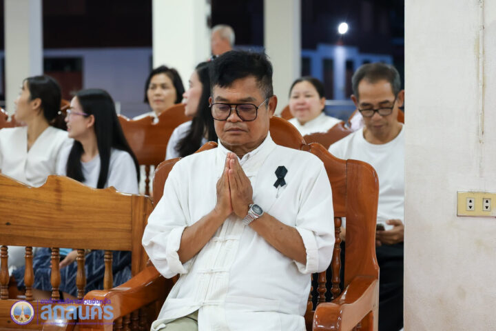 อบจ.สกลนคร ร่วมโครงการเข้าวัดปฏิบัติธรรม สวดมนต์ทำวัตรเย็น เจริญจิตภาวนา ทุกวันพระ