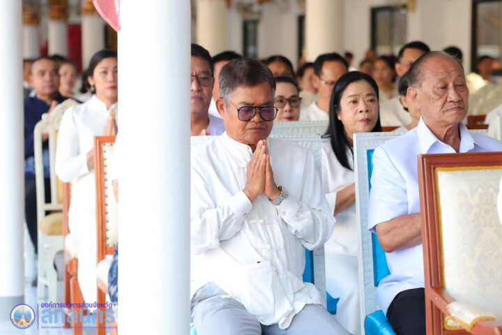 อบจ.สกลนคร ร่วมพิธีทำบุญตักบาตรและพิธีมอบถ้วยรางวัลพระราชทาน งานประเพณีแห่ปราสาทผึ้ง จังหวัดสกลนคร ประจำปี 2569