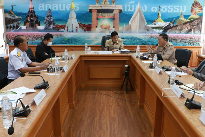 อบจ.สกลนคร เปิดห้องประชุมหารือแนวทางแก้ไขปัญหาและกำจัดผักตบชวาในพื้นที่หนองหาร จังหวัดสกลนคร